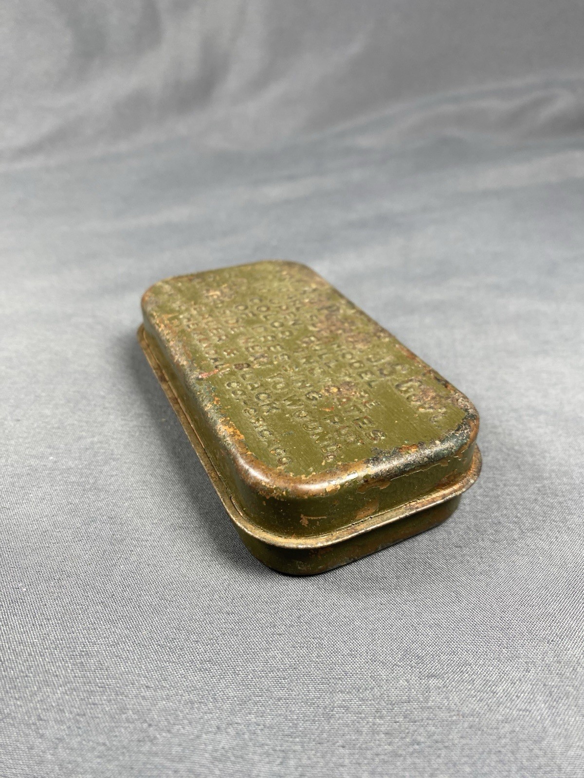 ORIGINAL WWII US ARMY FIRST AID CARLISLE BANDAGE TIN Bauer & Black EMPTY *READ