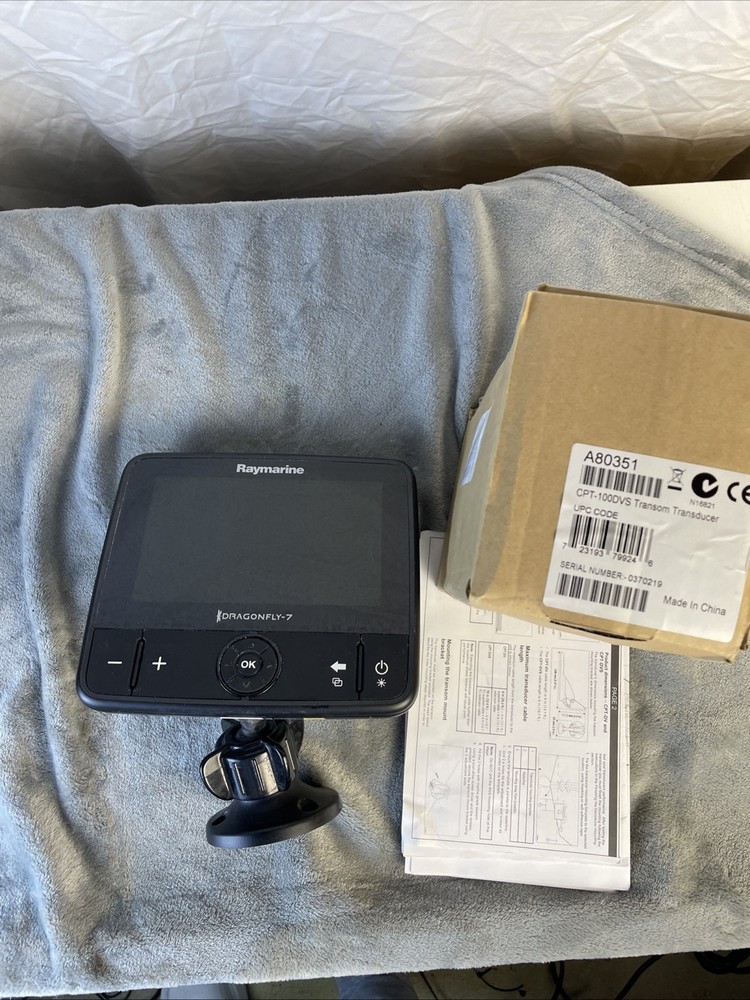 RayMarine DragonFly 7  ChartPlotter Fishfinder E70320 W/ Transducer