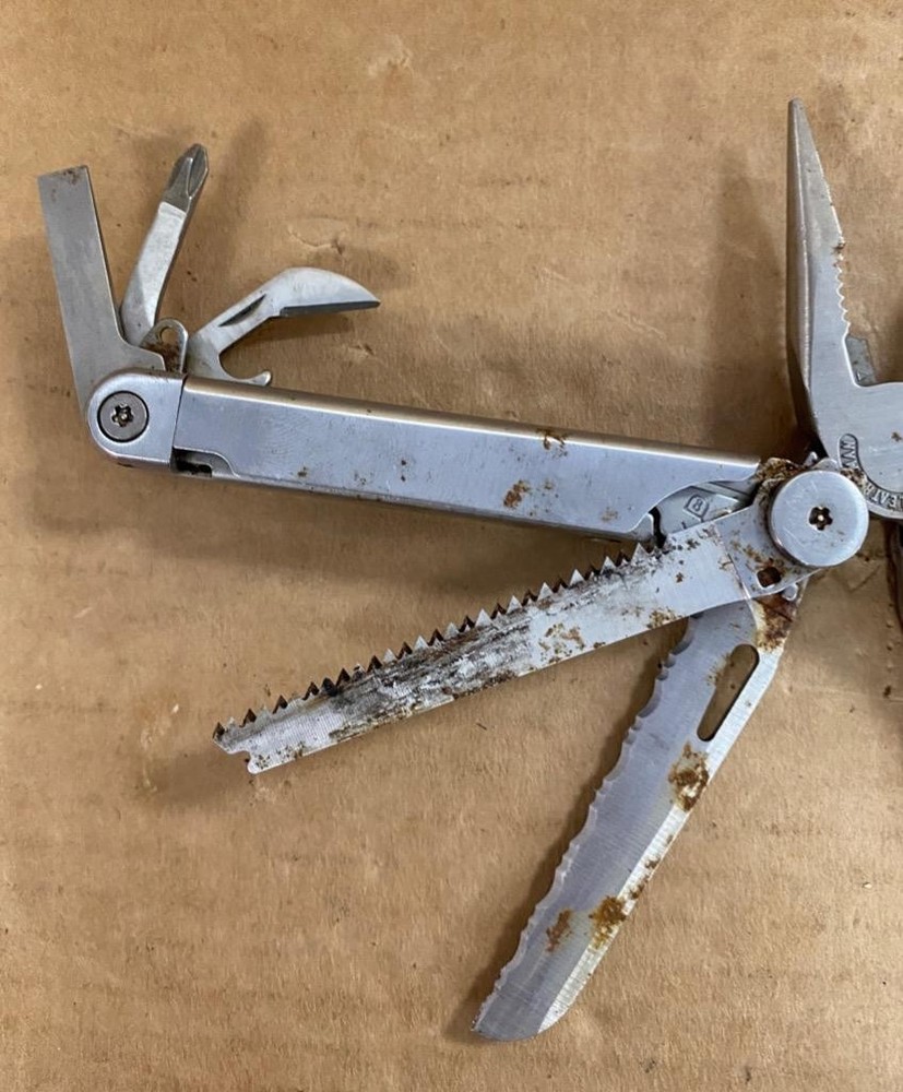 VINTAGE LEATHERMAN WAVE MULTI-TOOL.