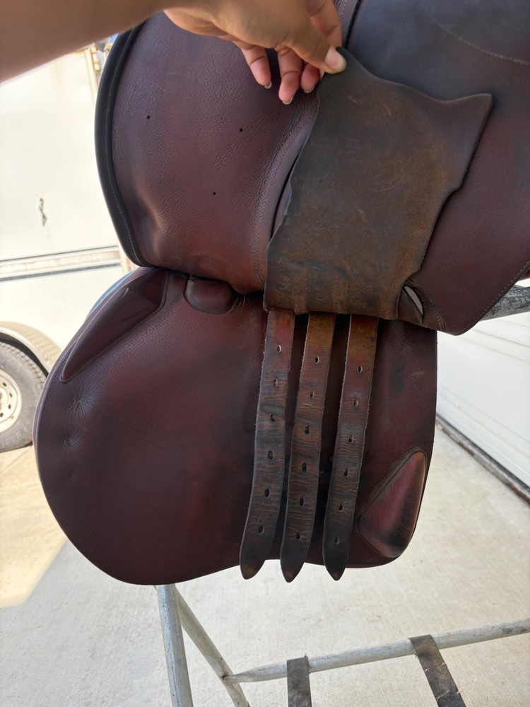 Devoucoux Oldara Jump Saddle – 18” / 4AA Flaps / Arcade Normale Tree