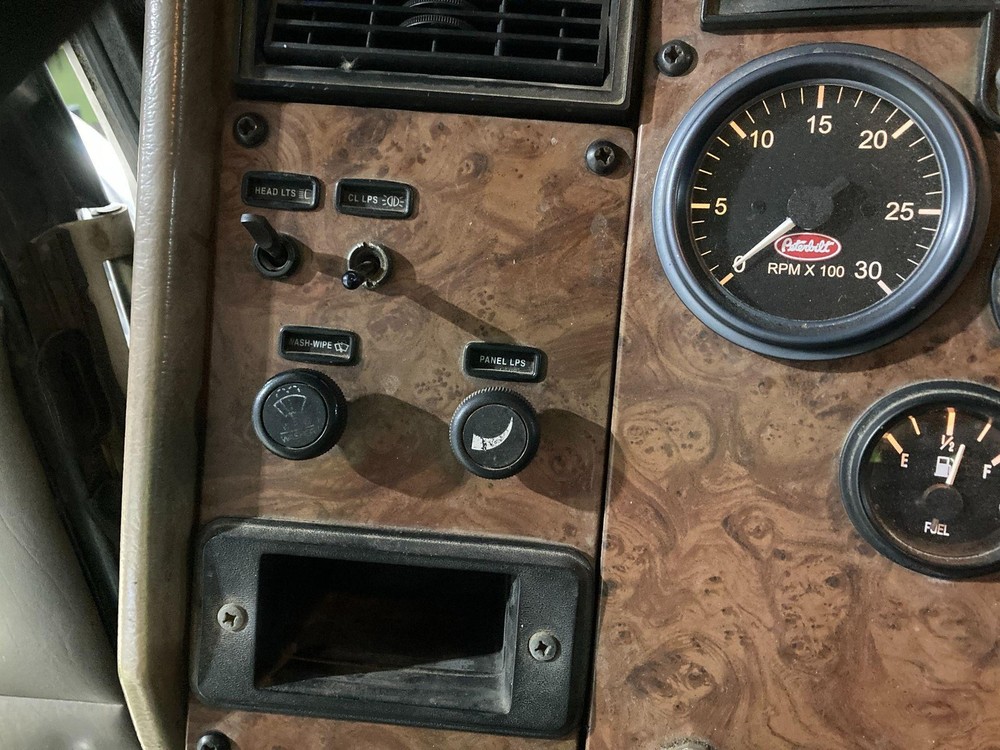 2005-2010 Peterbilt 335 GAUGE AND SWITCH Dash Panel - Used