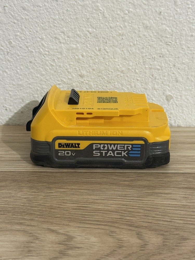 Genuine DEWALT “POWERSTACK” DCBP034 1.7Ah 20V MAX Lithium Battery Z0ALG18