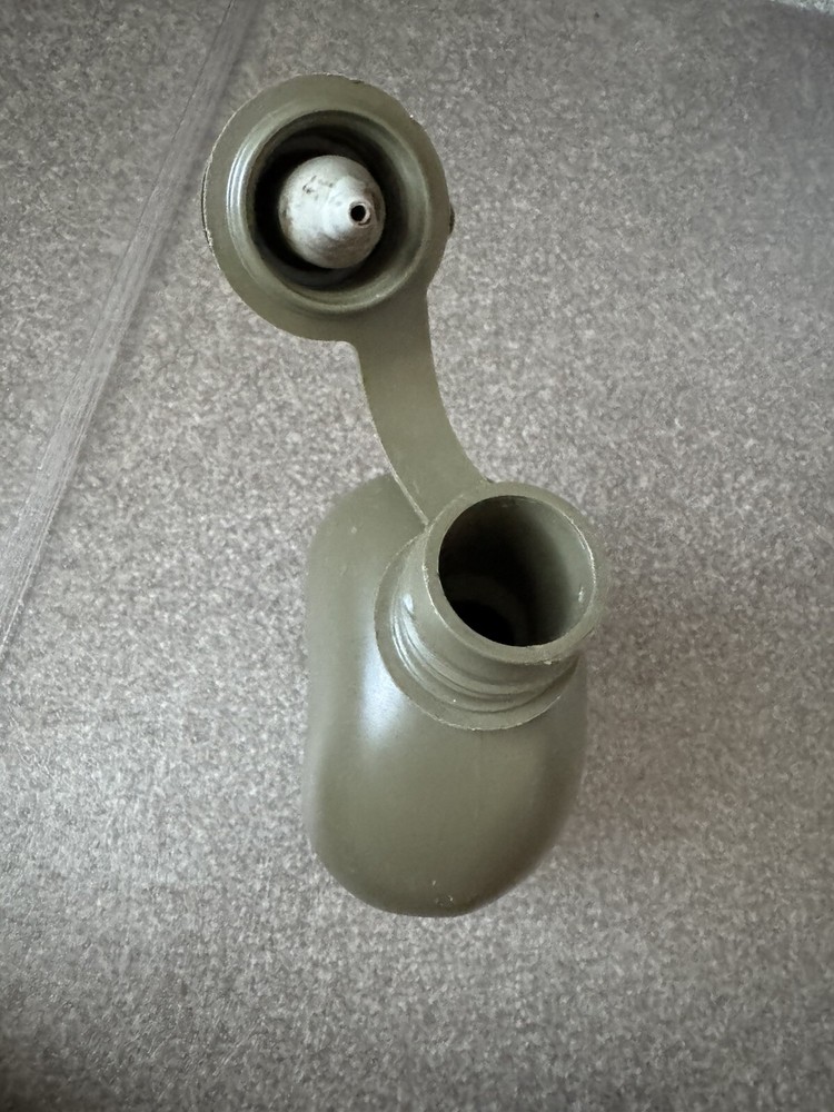 US Army Surplus Water Canteen 1Qt Green