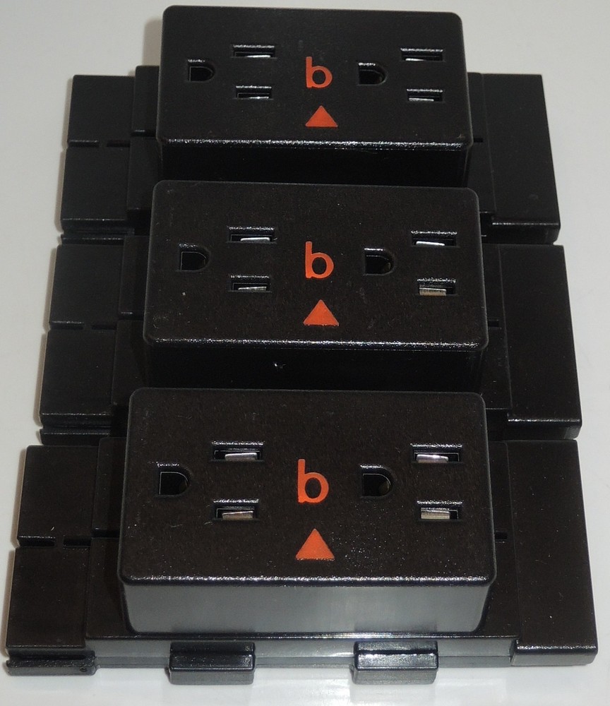 A HERMAN MILLER Ethospace E1311.BI ACTION OFFICE CUBICLE PANEL AC OUTLET