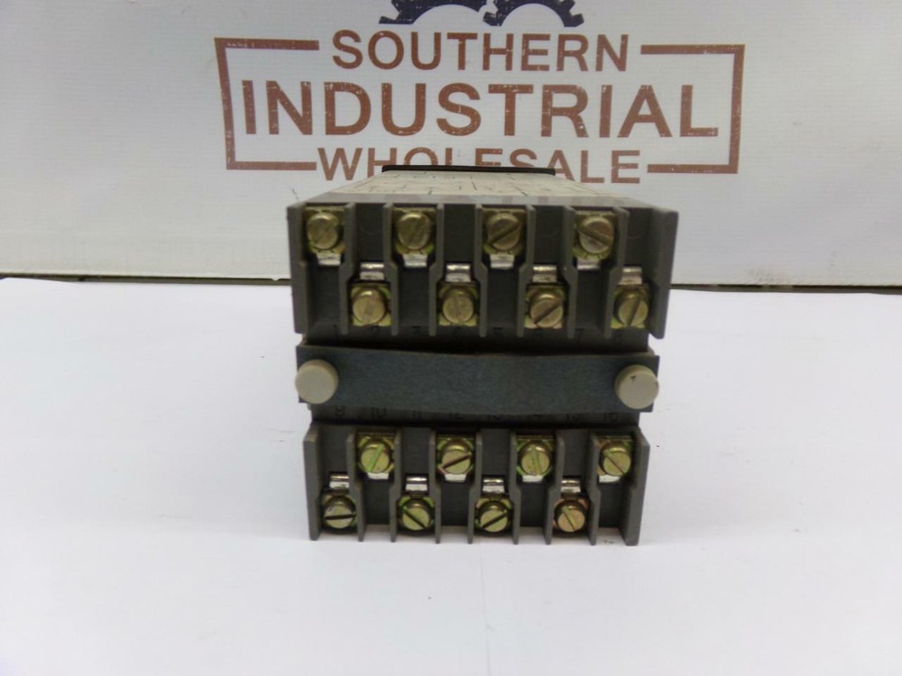 Square D PDH-1AA 120V Timer Relay