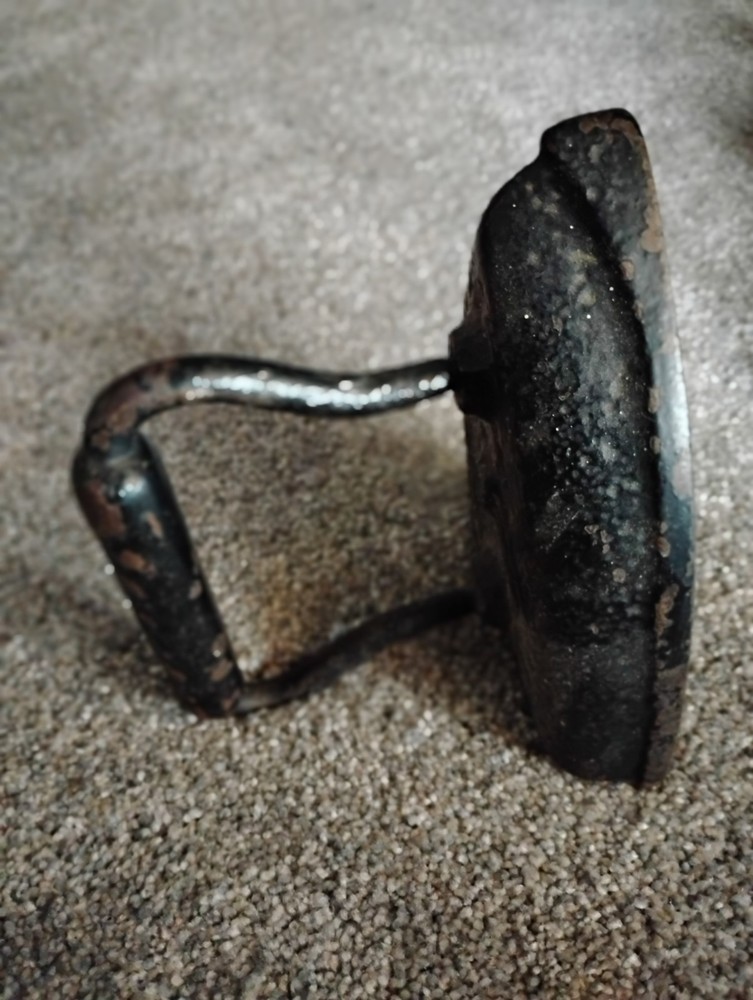 Antique Cast Iron Sad Iron No7