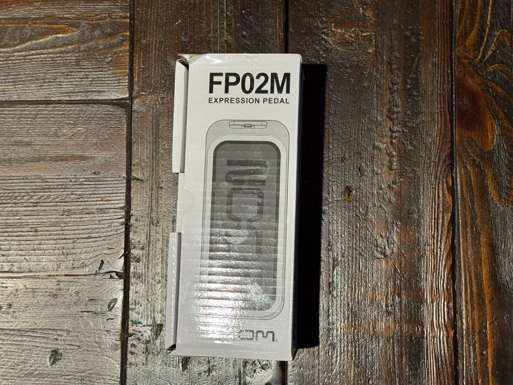 Zoom B6 Bundle: Bass Multi-FX + (BONUS) Wireless App Control & Expression Pedal