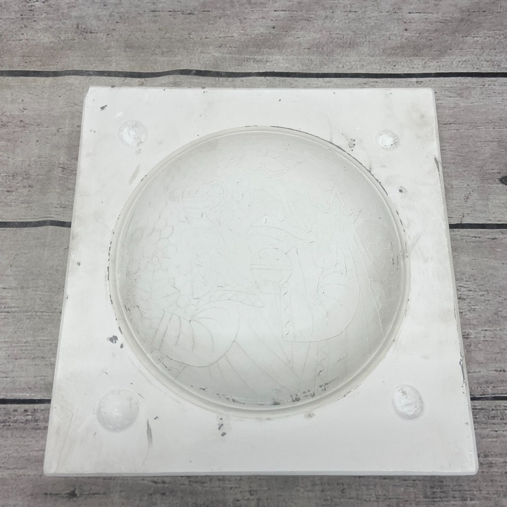 Unbranded Ceramic Casting Mold Three Kings Plate