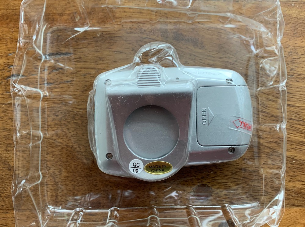 CocoaVia Talking Calorie Counting Pedometer - New w Instructions HE9956S Silver