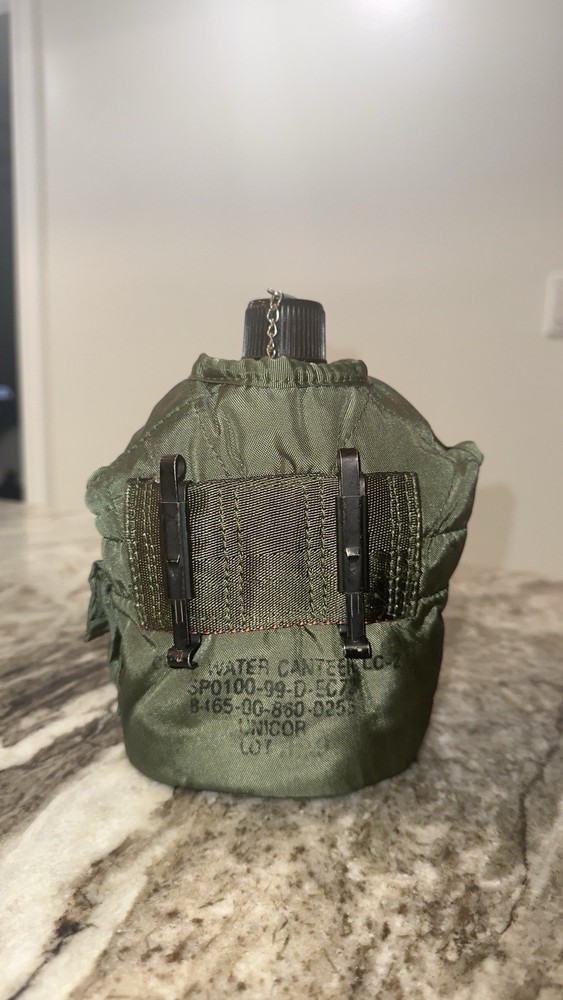 Authentic US Military Standard Issue Canteen With Foldable Cup And Pouch