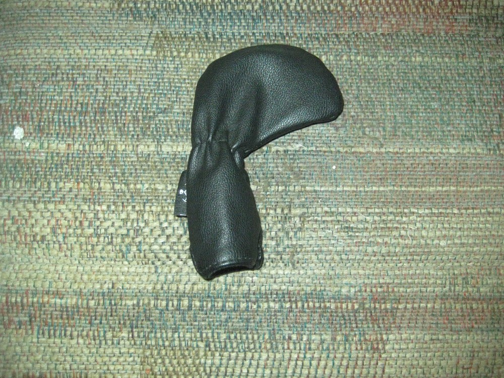 slightly used Big Teeth Universal 7 iron headcover Black