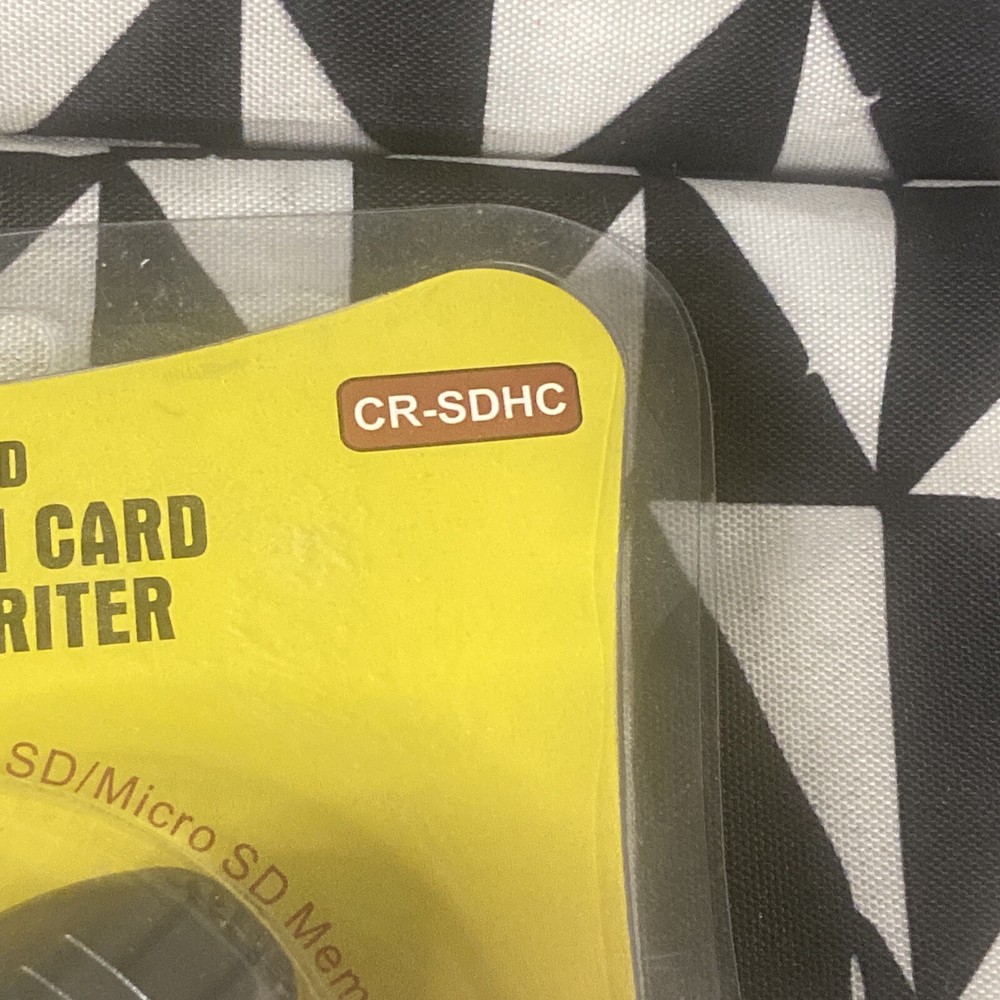 GGI Gear - Digital Camera Compact Flash Card Reader/Writer - USB 2.0 In Package