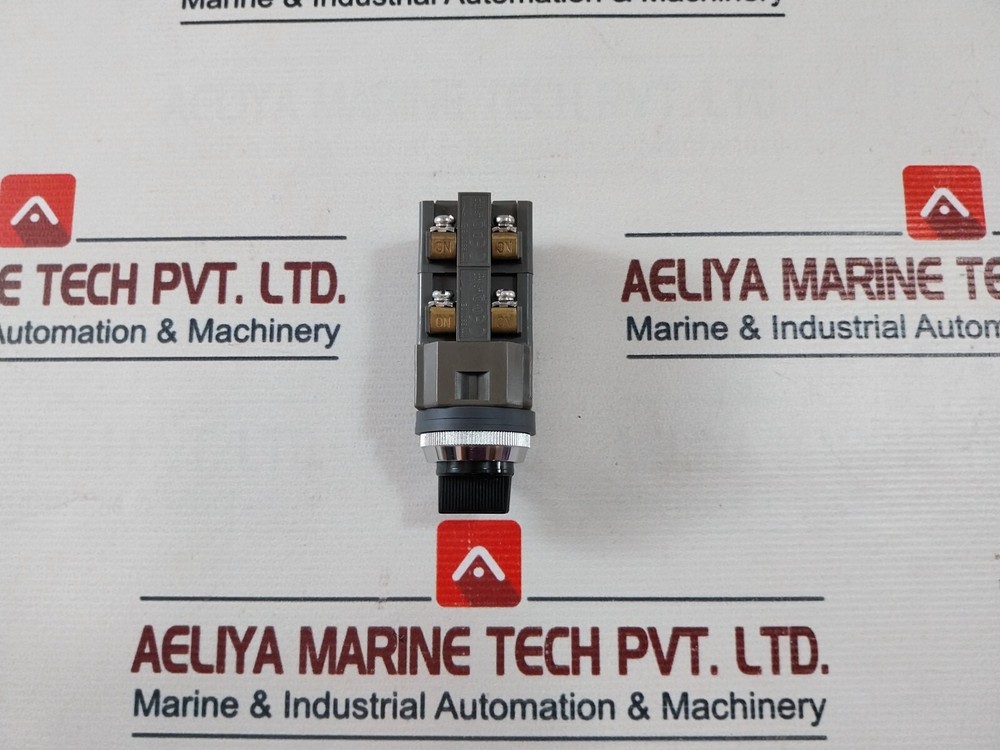 Idec ASN205S Selector Switch 600V 10A