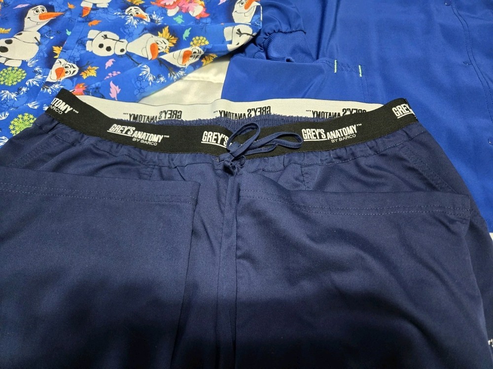 Frozen Scrub Set With Coat Size 2XL
