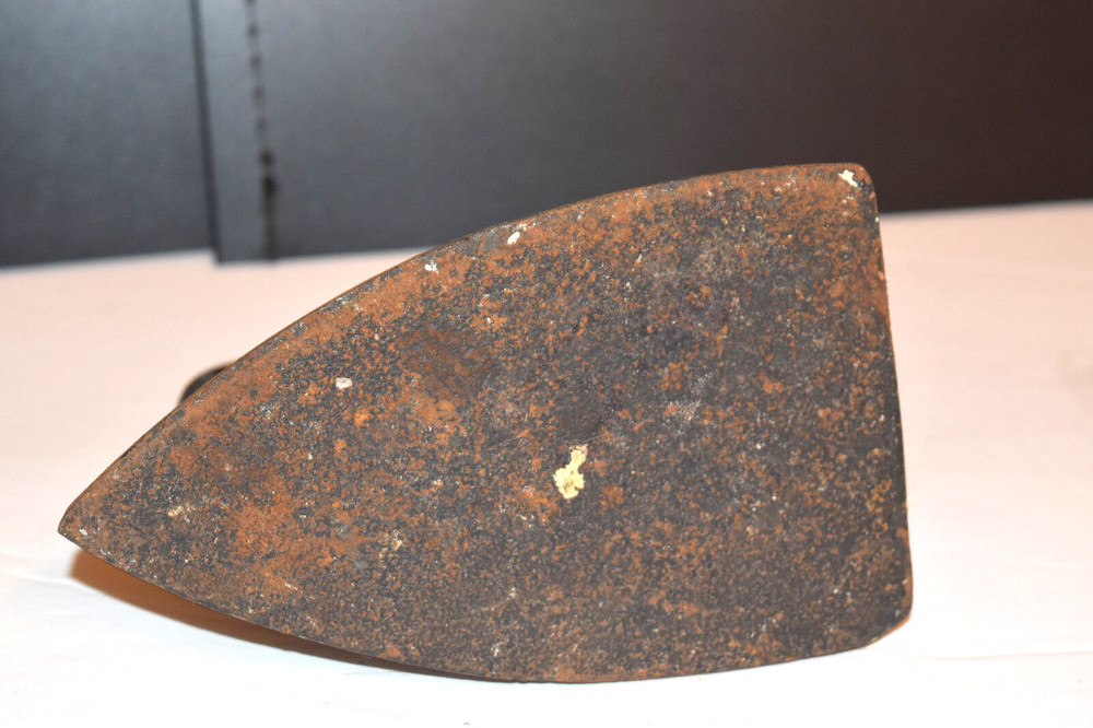 Antique Solid Cast Iron Sad Iron, ca. 1800's.