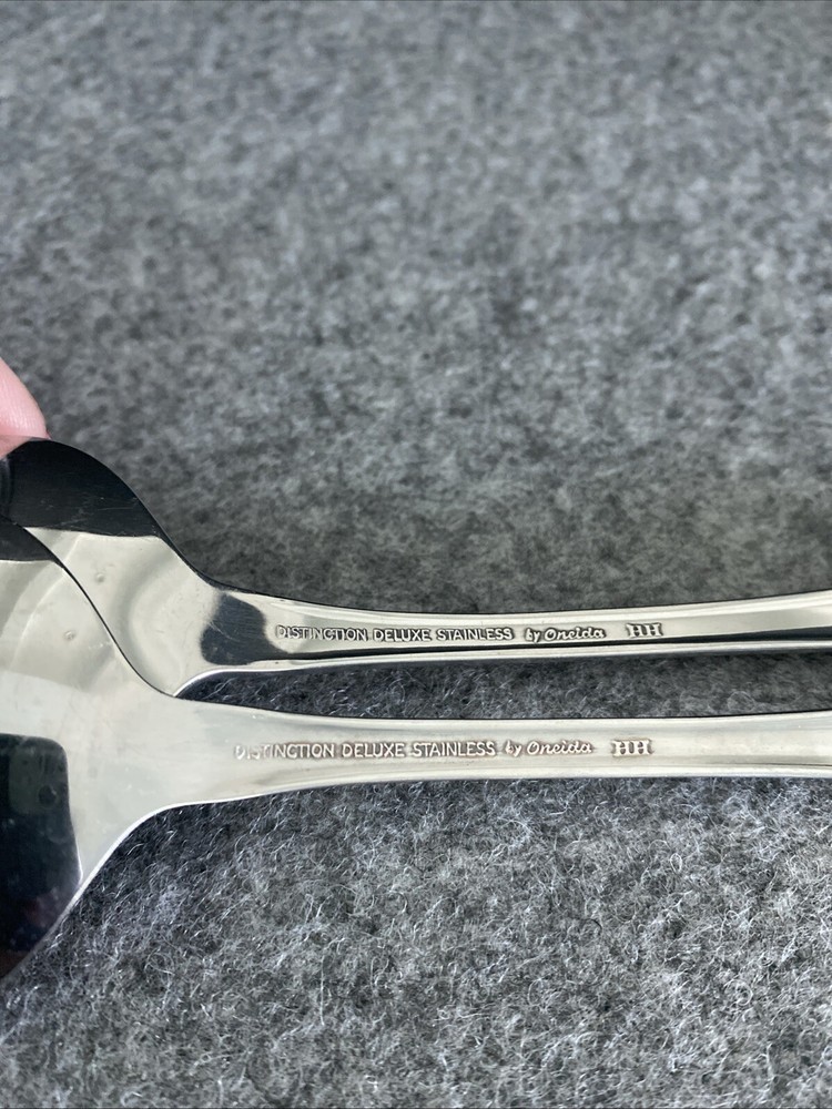 2 Oneida Distinction KENNETT SQUARE Stainless HH Pierced Serving Spoons Flatware