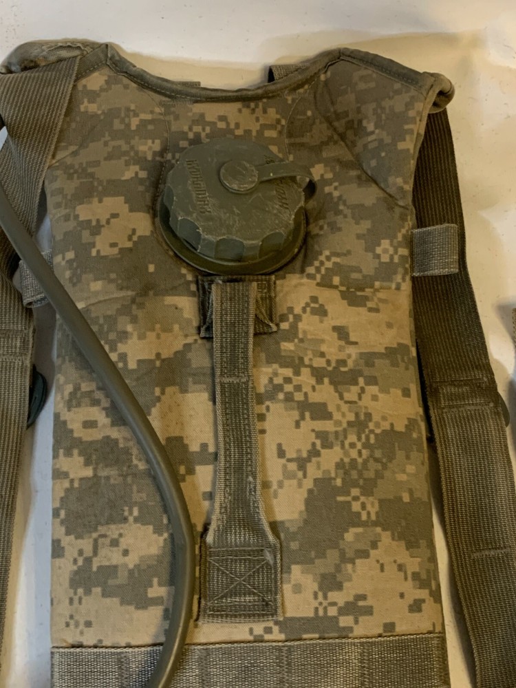 MOLLE II Carrier Hydration System Hydromax w/ Bladder Digital Camo Camelbak