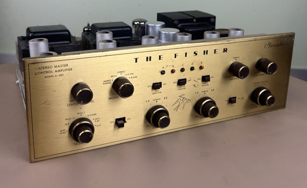 FISHER X-202 STEREO INTEGRATED AMPLIFIER NICE