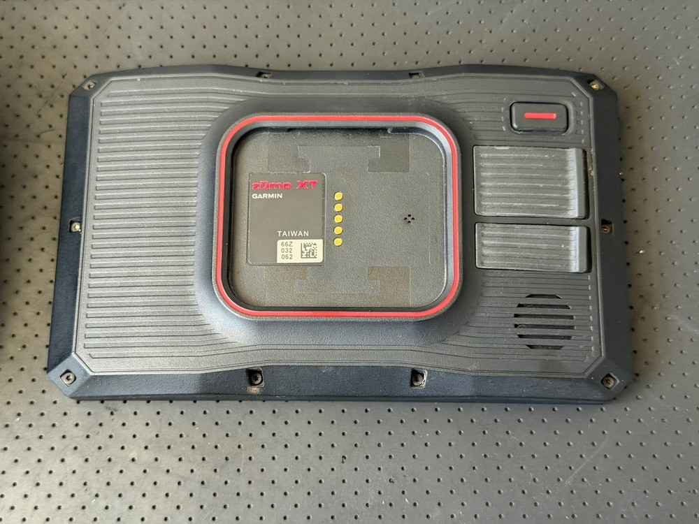 Garmin Zumo XT Motorcycle Sat Nav + Case