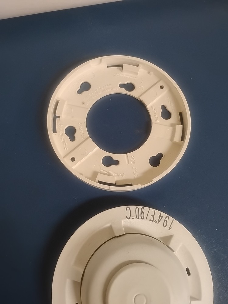 System Sensor 5604 Heat Detector 194°F Fixed Temp. Preowned