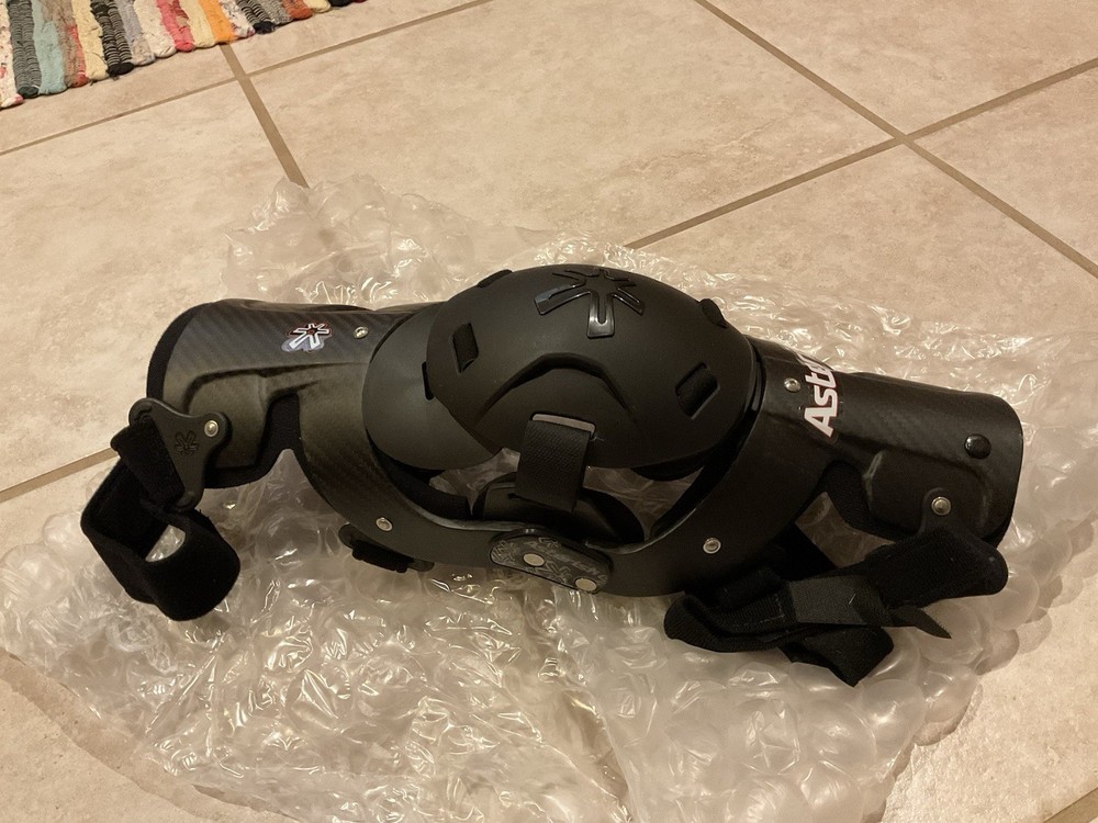 Asterisk Carbon Cell 1.2 Knee Braces Pair Size MEDIUM Open Box