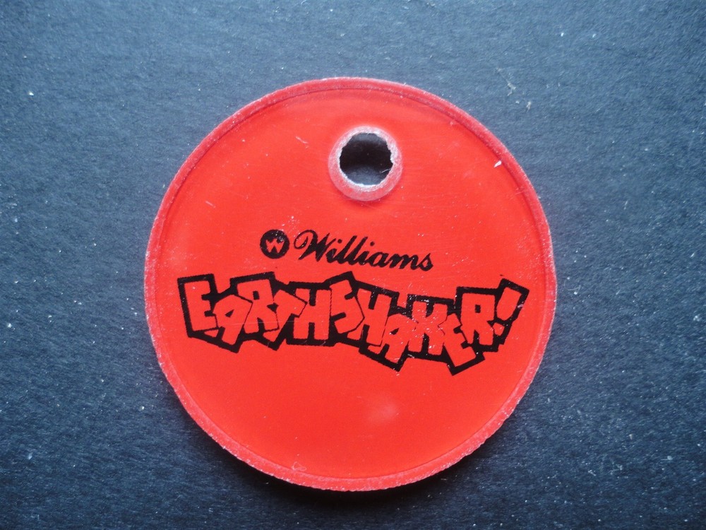 Earthshaker Pinball Machine Key Chain Red vers