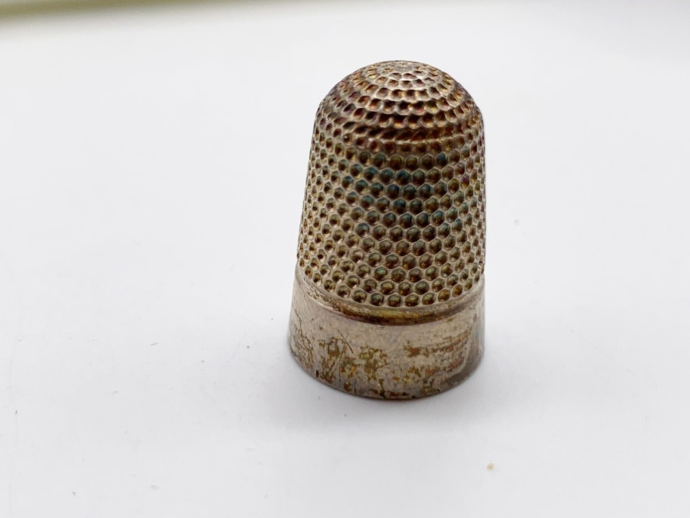 ANTIQUE SOLID STERLING SILVER CHESTER HALLMARKED SPOTTY SEWING THIMBLE