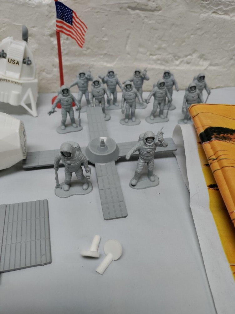 Plastic Toy Astronaut Figures Astronauts, & Backdrop China