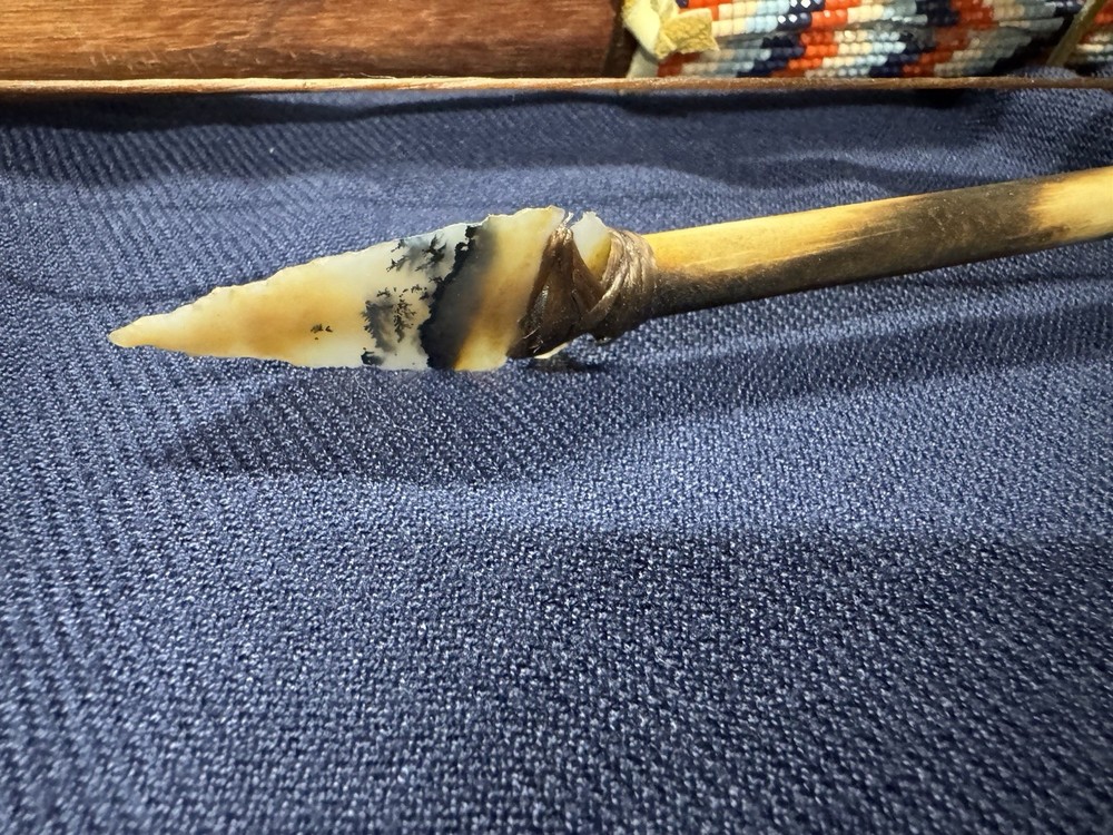 NATIVE AMERICAN BOW & Arrow