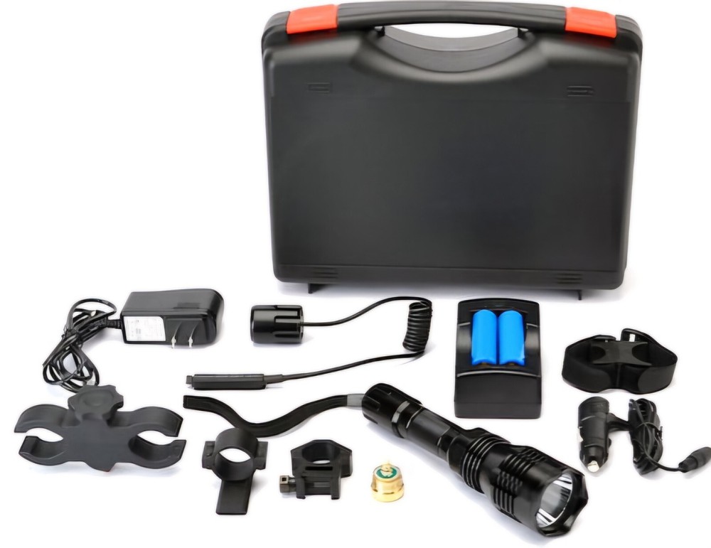 Cyclops VB 250 Scope Mounted Coyote Predator Light with Accessories & Hard Case