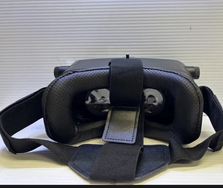 Utopia 360 Virtual Reality 3D Headset + Bluetooth Controller In Box