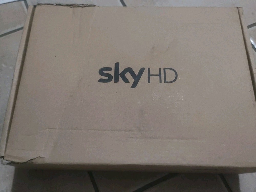 Sky HD decoder Mod. DZS3001NS in Original Box Working