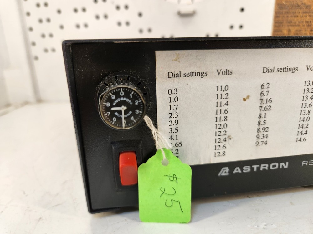 ASTRON Model RS-4A Power Supply 13.8 VDC / 4A ~ Untested