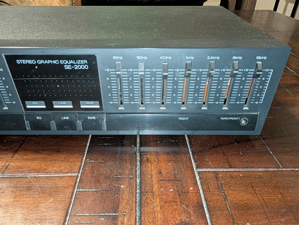 SANSUI SE-2000 Vintage Stereo Graphic Equalizer