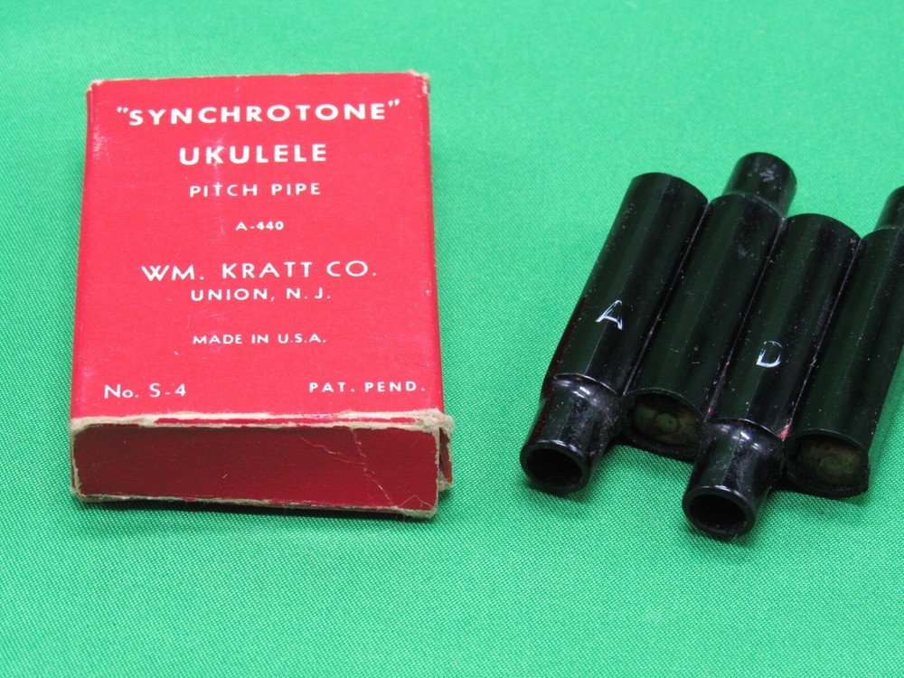 We Kratt “Synchrotone” Ukulele Pitch Pipe In Original Box Tested