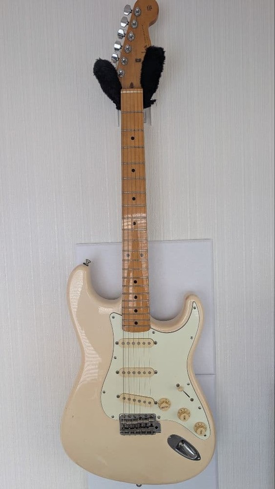 Fender Japan Stratocaster