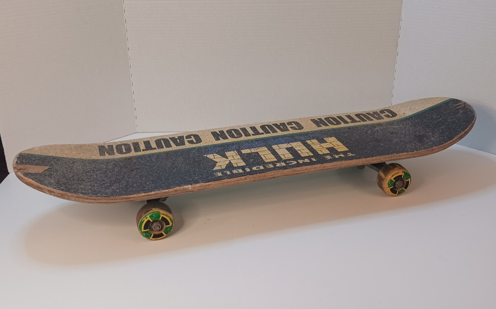 Vintage 2002 Marvel The Incredible Hulk Caution Skateboard Complete