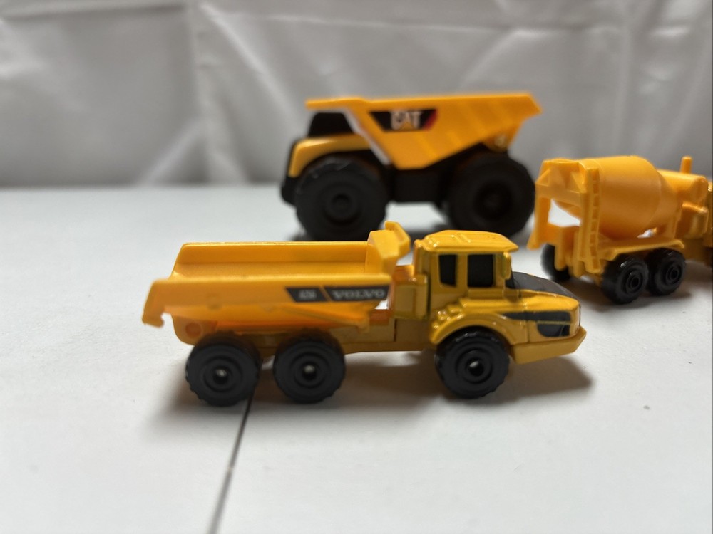 6 Construction Toy Vehicles ￼