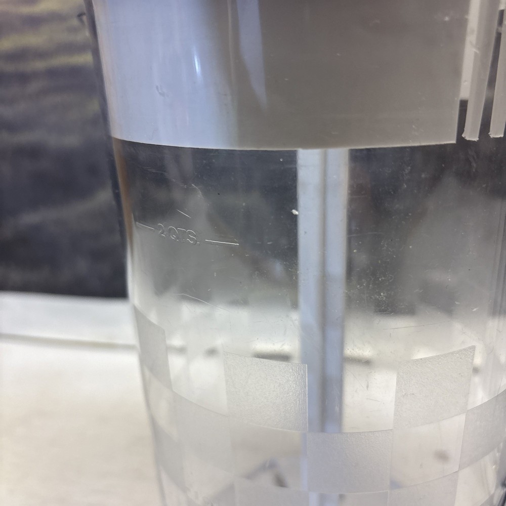 Pampered Chef Quick Stir 2 Quart Clear Pitcher Checker Board Pattern White Lid