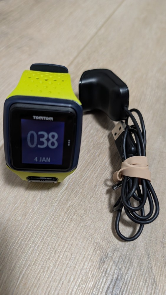 TomTom 8RS00 Multisport GPS Running Activity Tracker Watch with charging dock