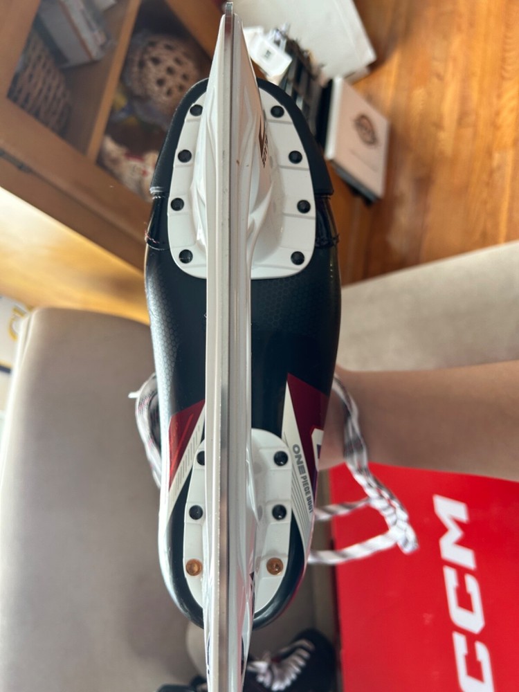 CCM Jetspeed Skates size 9.5 Regular FT475