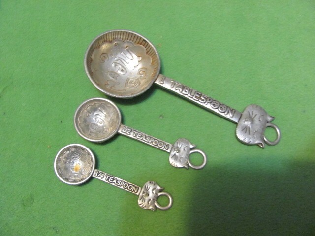 4 Fleur De Lis Silver Metal Measuring Spoons