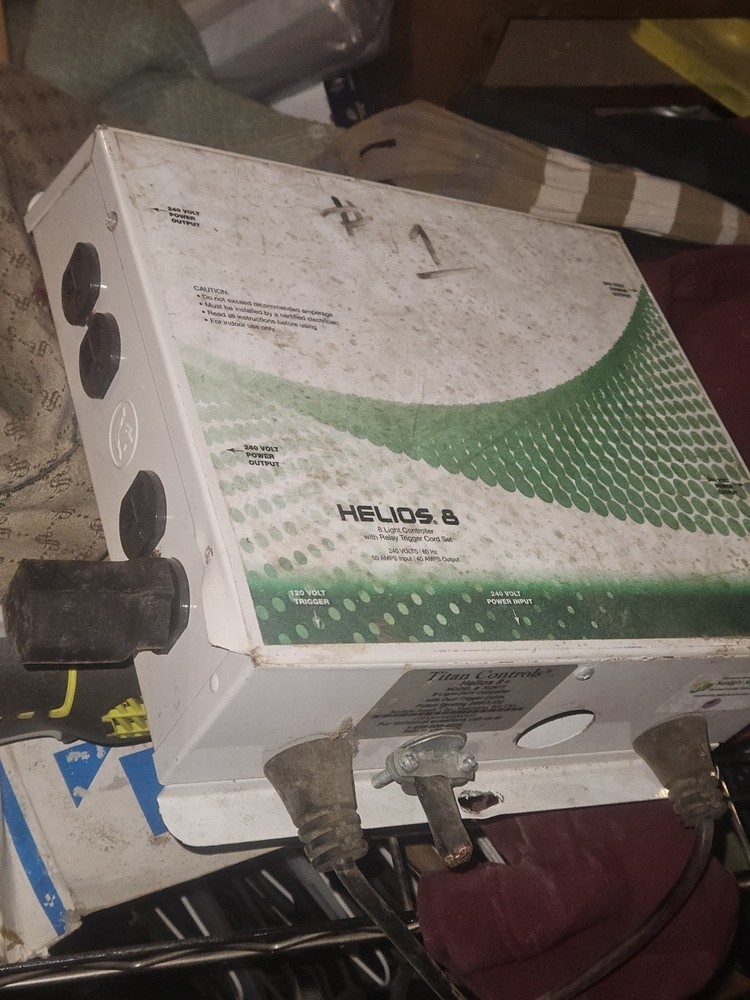 Titan Controls Helios 8 Light Controller White for Hydroponics Grow Light