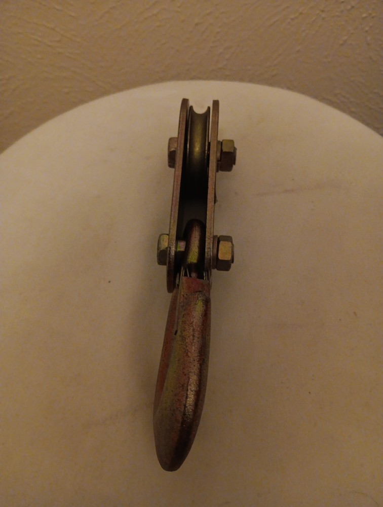 4 000 LB Pulley Block with Hook .