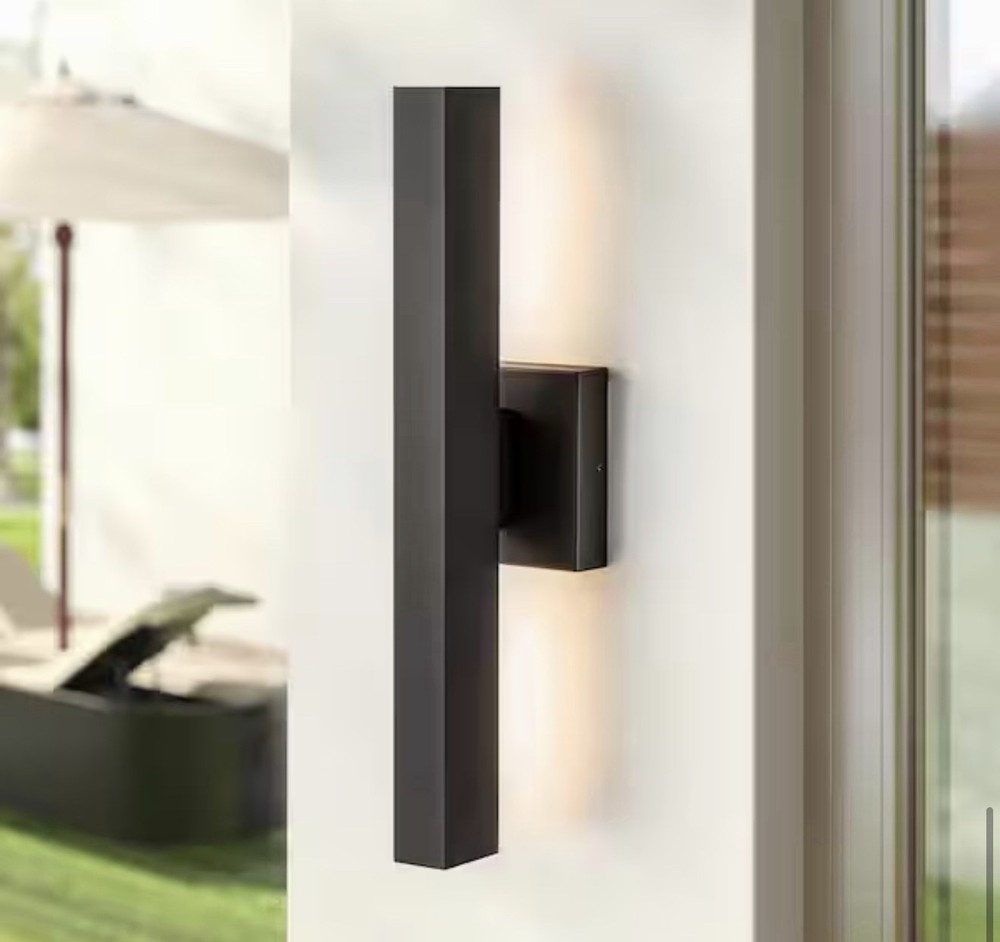 RRTYO Edith 20 in Black Modern Linear Integrated LED Wall Light Sconce