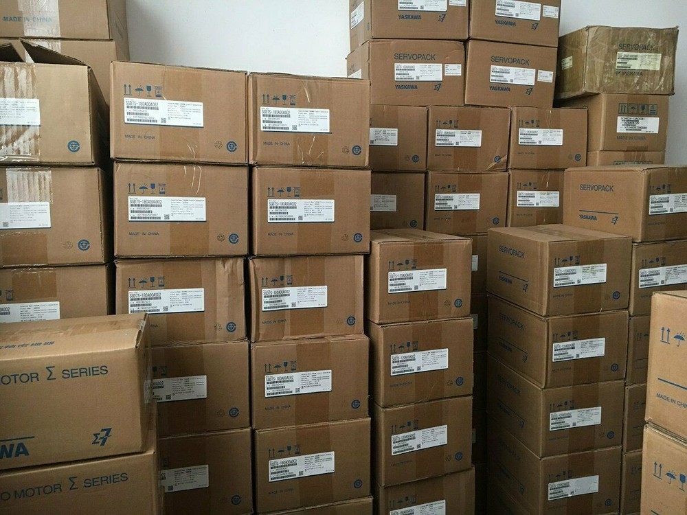 YASKAWA SGMPH-04AAE41D NEW In Box