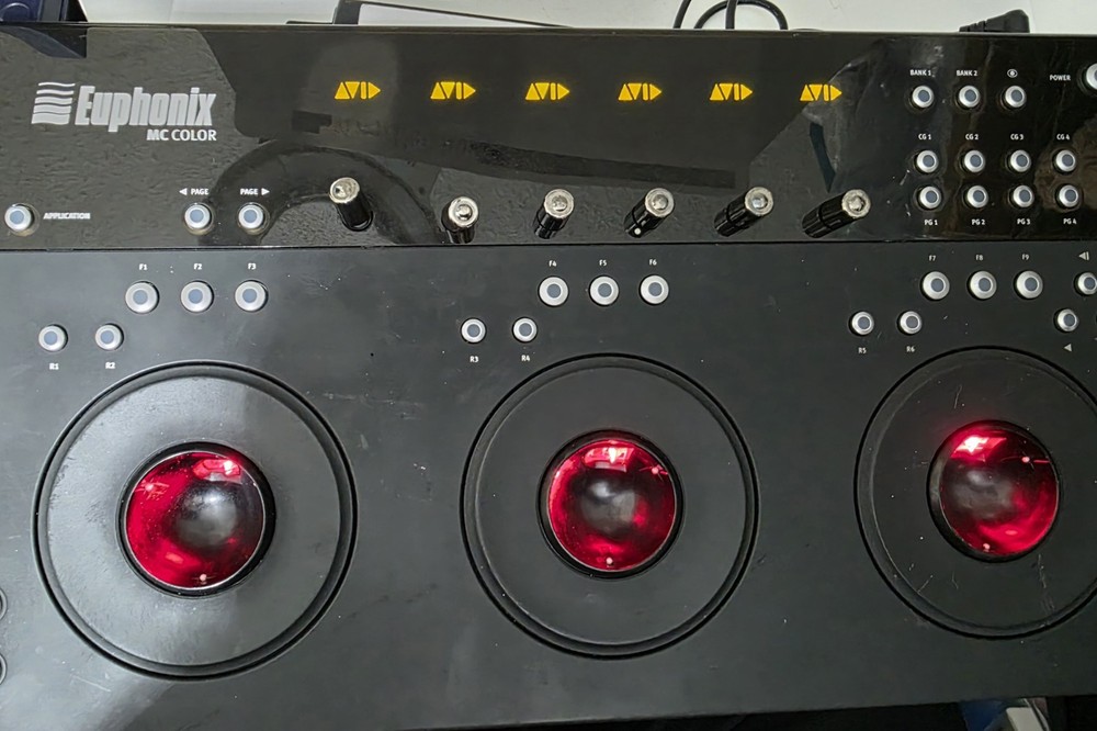 Euphonix MC Color Grading T Control Surface Video Color Controller. Description