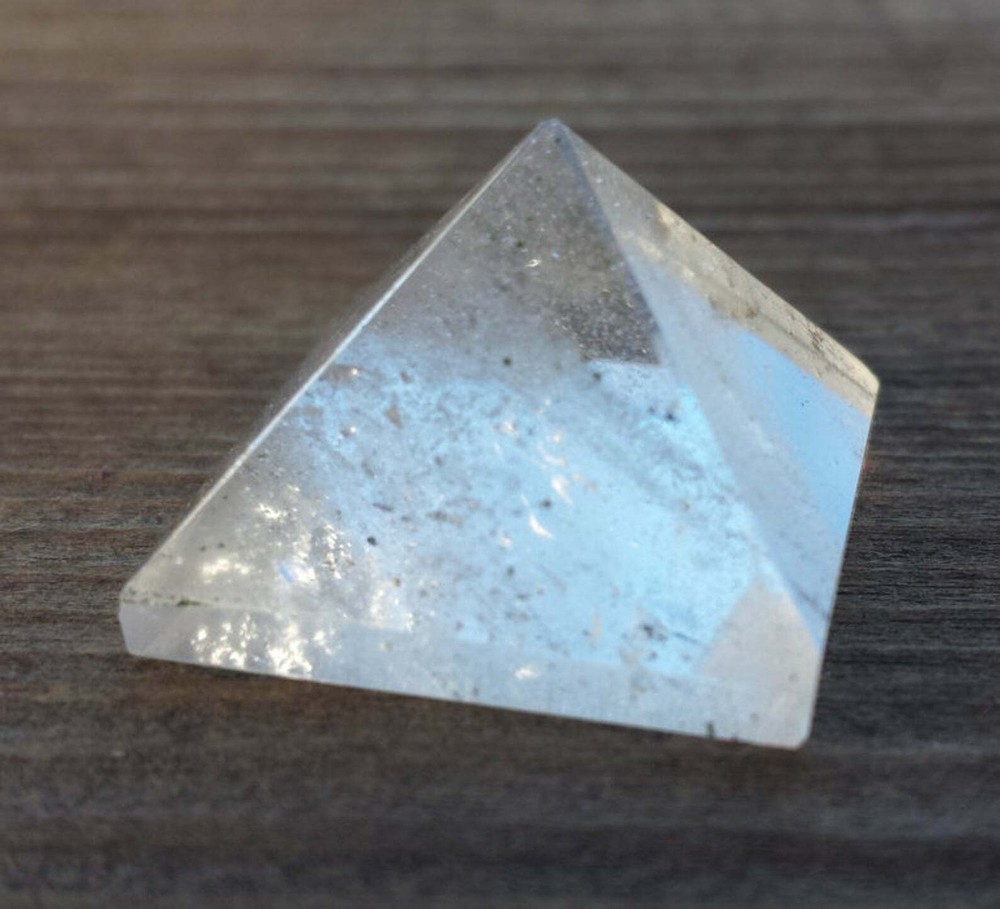 NATURAL CLEAR QUARTZ SMALL GEMSTONE PYRAMID 20-22mm