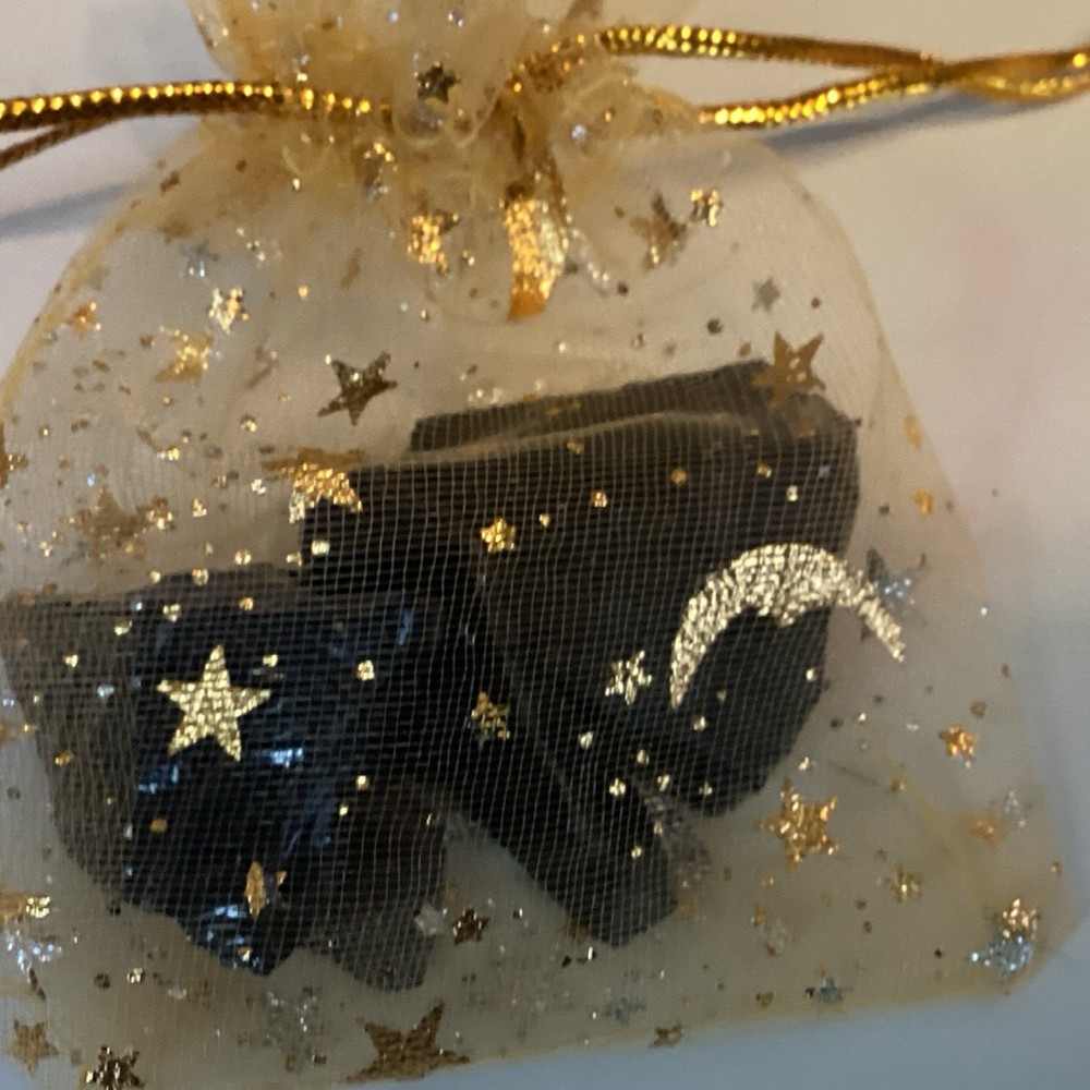 Obsidian flint knapping shards. Decorative bag. L2