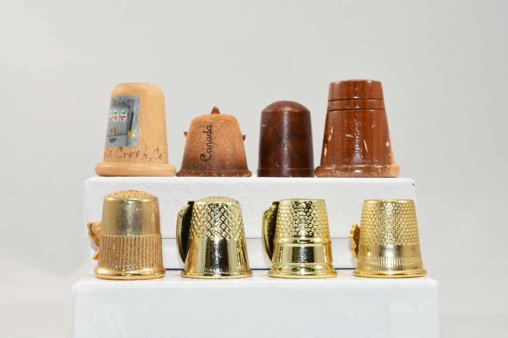 Vintage Wood Mattel CANADA Thimble Collection ~ Maple Leaf ~ Waterfall